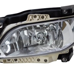 Farol Auxiliar Esq Daf - Xf 106 / 2020 >